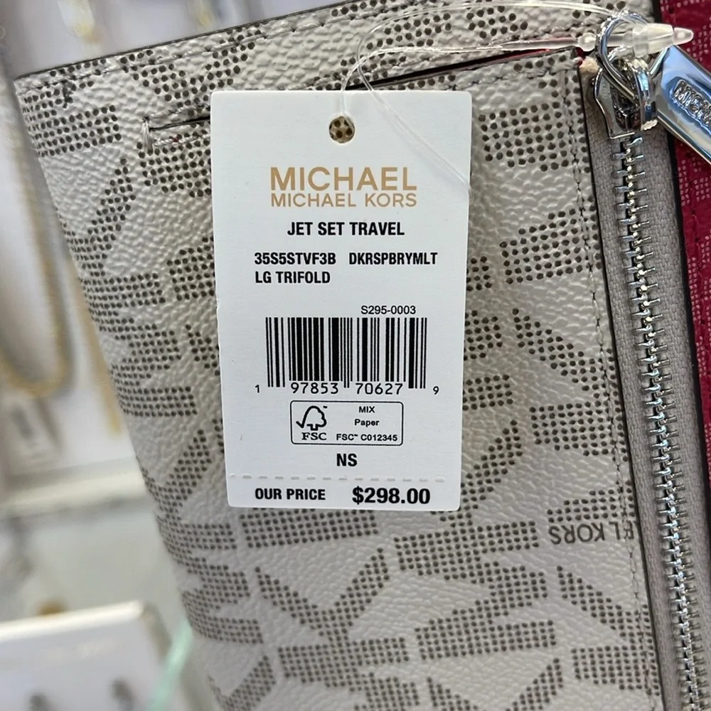 MICHAEL KORS Jet Set Travel Signature Logo Tri-Fold Wallet
DARK RASPBERRY MULTI - Picture 9 of 16